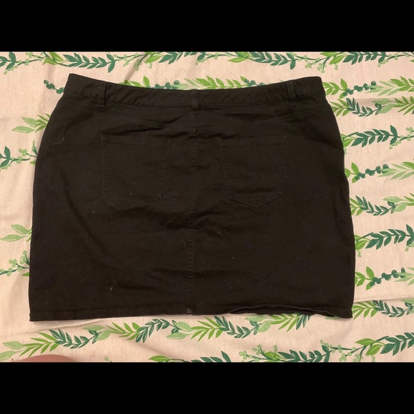 Forever 21 soft black skirt - Picture 2 of 3